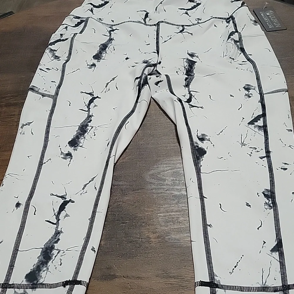 NWT UURUN Small Black and White Marble Print Leggings - Picture 4 of 4